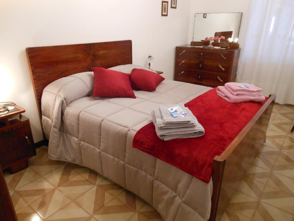 B&B Le Stanze Del Chiostro Serra deʼ Conti Oda fotoğraf